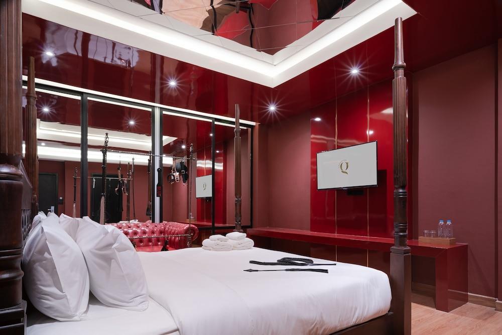 G Boutique Silom Hotel Room Type - Love Themed Suite