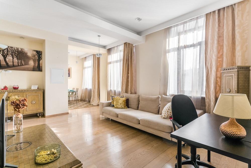 Apartment on Kutuzovskiy 26 - Tap to explore photos