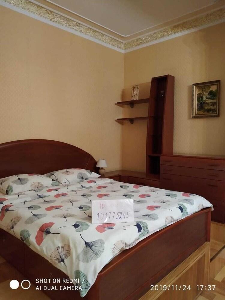 Apartment on Bakhrushina 28 - Tap to explore photos