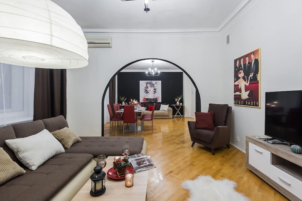 GM Apartment Tverskaya 4 - Tap to explore photos