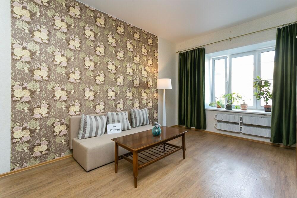 Apartment on 2ya Brestskaya 43 - Tap to explore photos