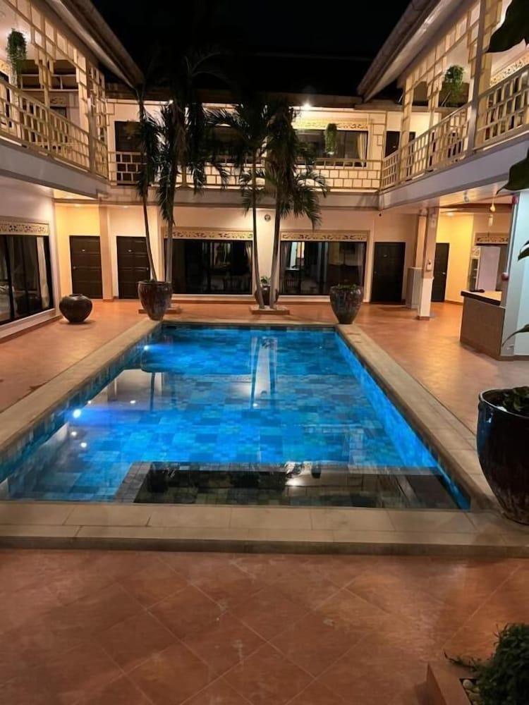 The Royal Seabreeze Pool Villa Pattaya - Tap to explore photos
