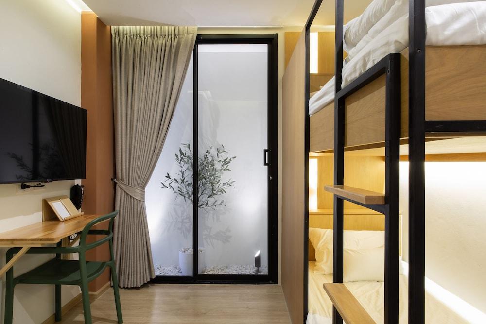 Double B Hostel Room Type - Basic Room, Multiple Beds, Non Smoking, Ensuite Double B Hostel Room Type - Basic Room, Multiple Beds, Non Smoking, Ensuite