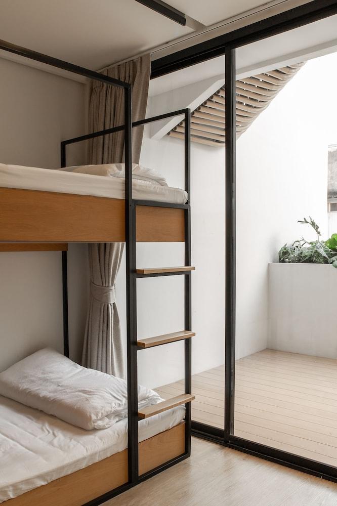 Double B Hostel Room Type - Shared Dormitory, 6 Bunk Beds