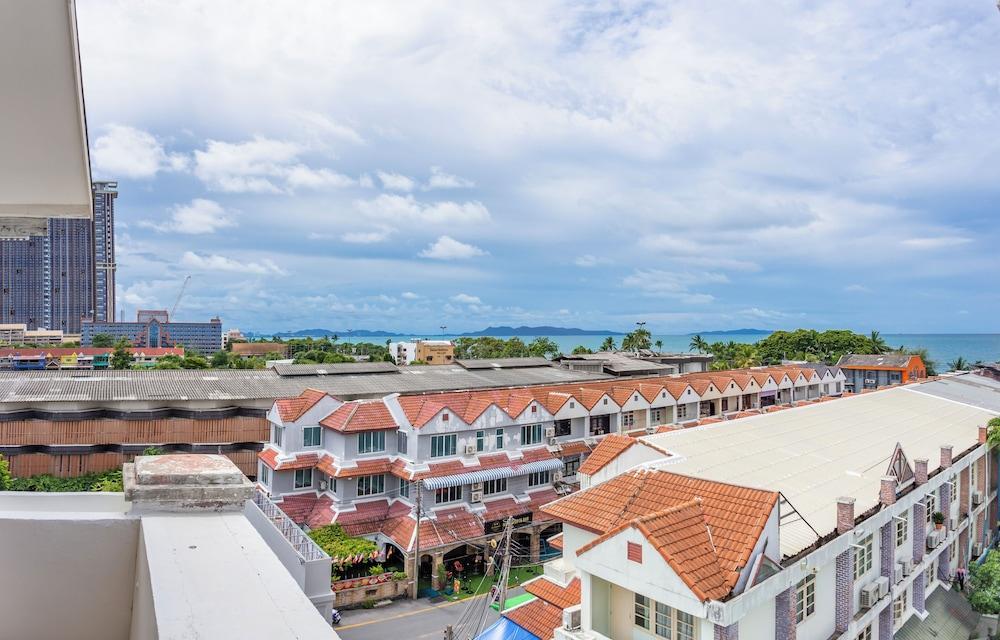 Mermaid Beach Resort - 100m to Beach, Saltwater Pool & BeerGarden Room Type - Grand Suite, 2 Bedrooms, Ocean View, Corner Mermaid Beach Resort - 100m to Beach, Saltwater Pool & BeerGarden Room Type - Grand Suite, 2 Bedrooms, Ocean View, Corner