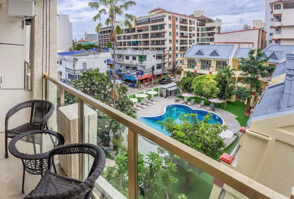Mermaid Beach Resort - 100m to Beach, Saltwater Pool & BeerGarden Room Type - Exclusive Suite, Pool View, Corner Mermaid Beach Resort - 100m to Beach, Saltwater Pool & BeerGarden Room Type - Exclusive Suite, Pool View, Corner