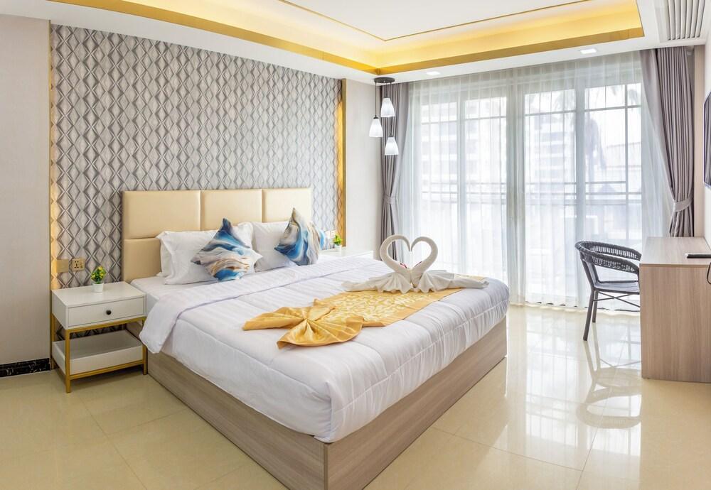 Mermaid Beach Resort - 100m to Beach, Saltwater Pool & BeerGarden Room Type - Superior Double Room, Resort View