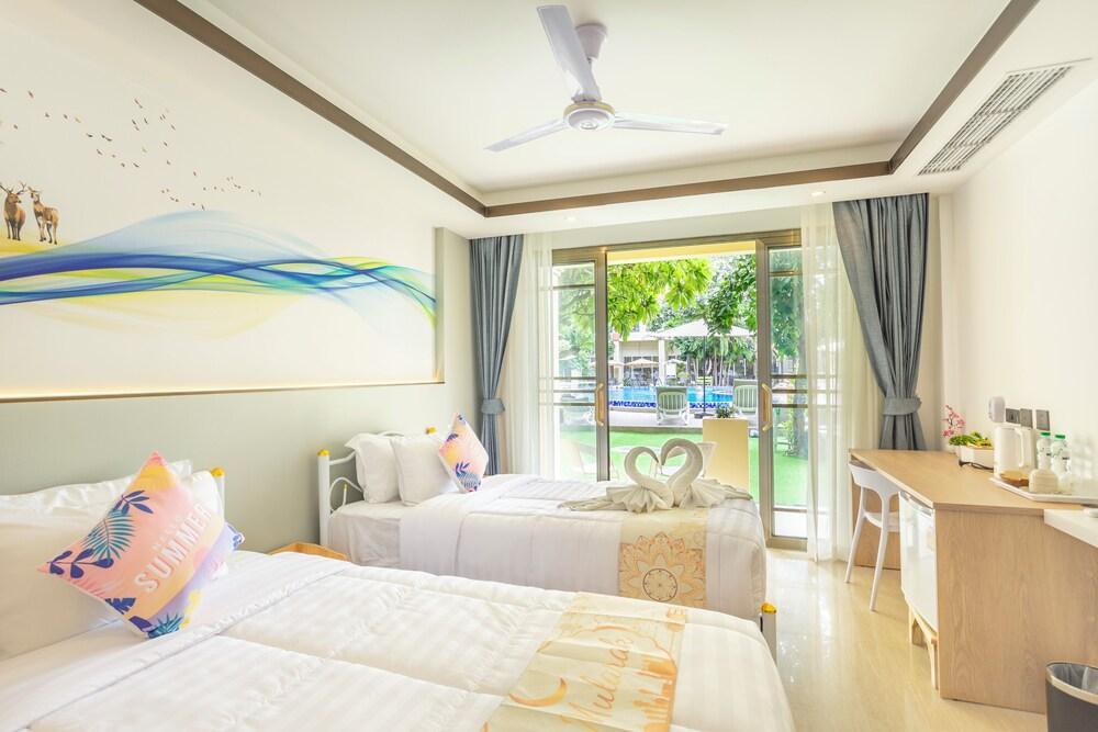 Mermaid Beach Resort - 100m to Beach, Saltwater Pool & BeerGarden Room Type - Deluxe Double or Twin Room, Pool Access Mermaid Beach Resort - 100m to Beach, Saltwater Pool & BeerGarden Room Type - Deluxe Double or Twin Room, Pool Access