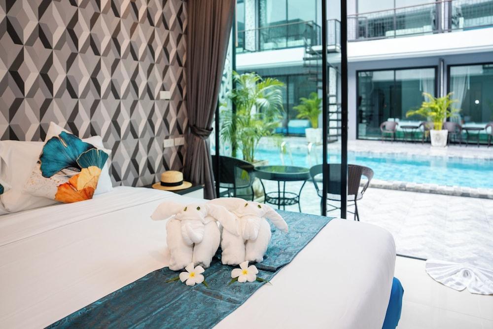 Chanakarn Resort Rawai Room Type - Superior Double or Twin Room, Pool View, Poolside