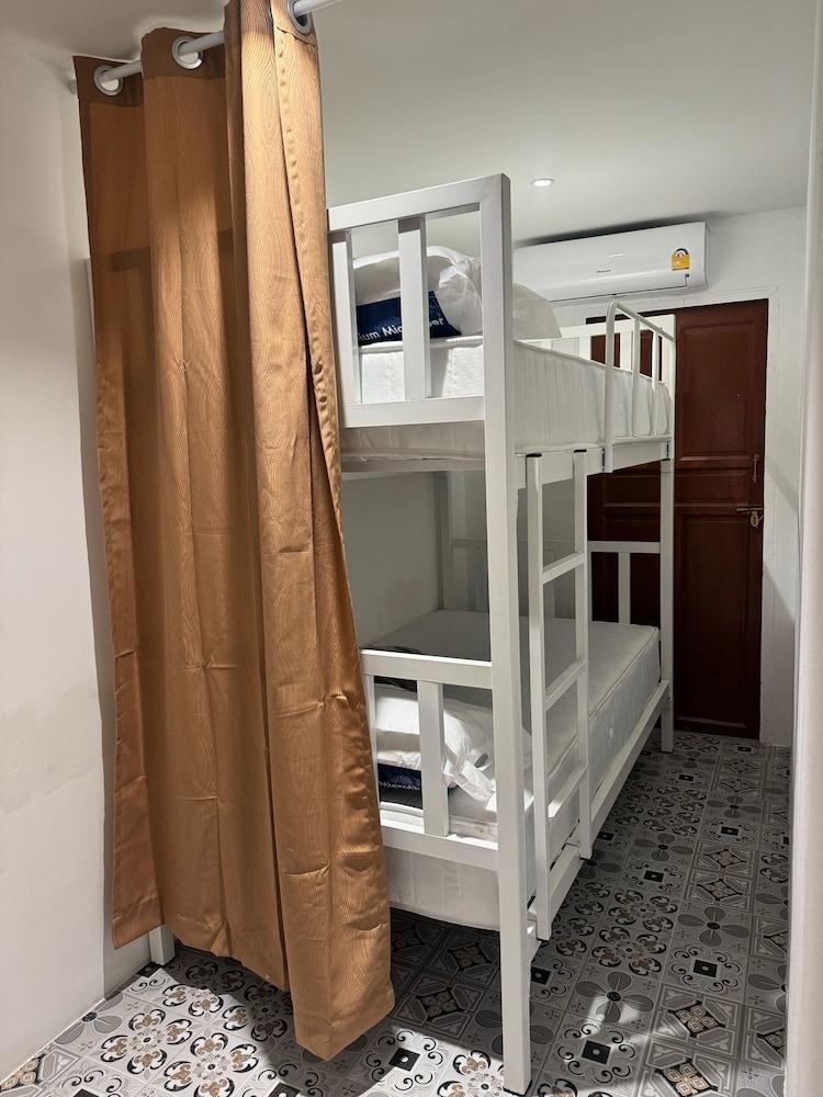 Y.O.K Guest house jomtien - Tap to explore photos