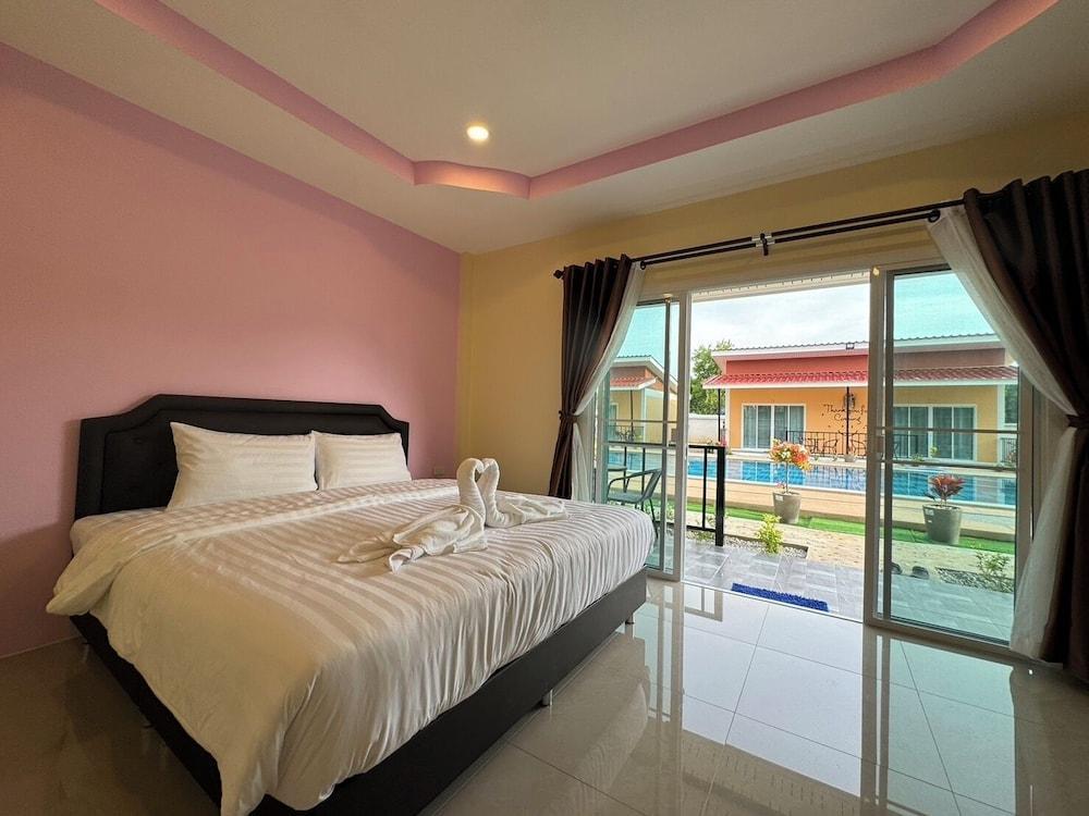 Patcharee Resort Room Type - Basic Room