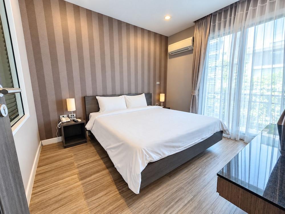 J RESIDENCE THONGLOR 8 - Tap to explore photos