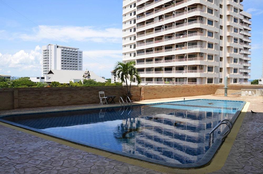 ThepThip ArtDeco Apartments - Tap to explore photos