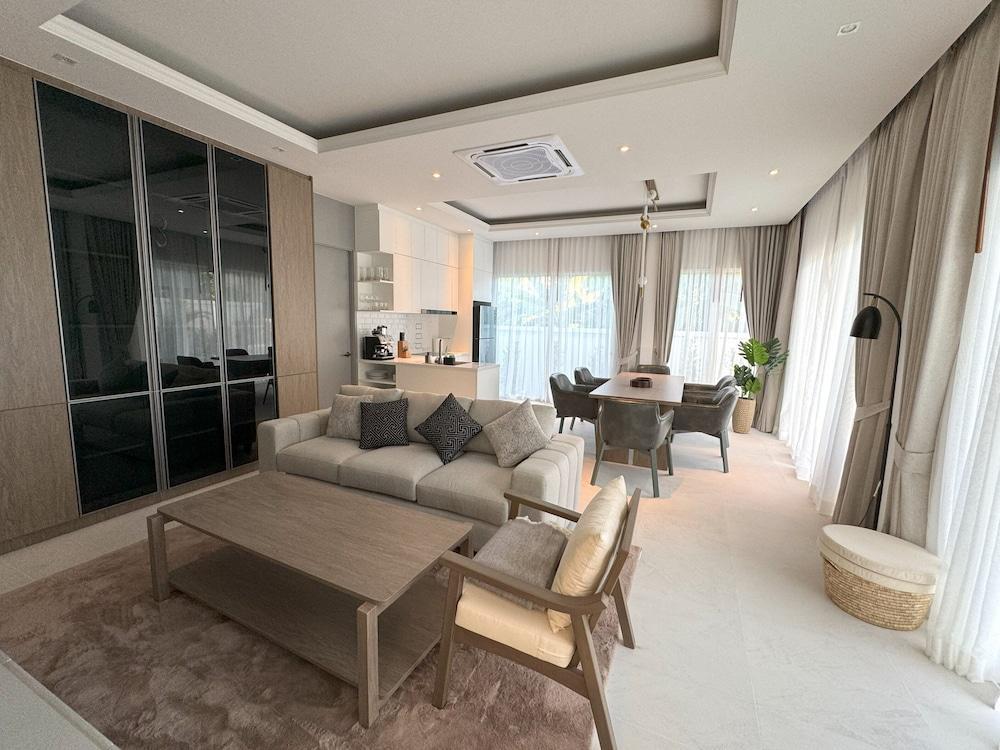 Deluxe Kamala pool villa with maid - Tap to explore photos