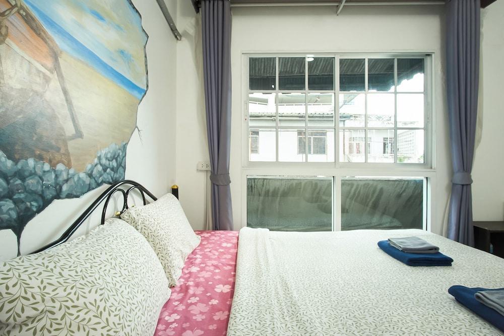 comfy crib hostel Room Type - Comfort Studio