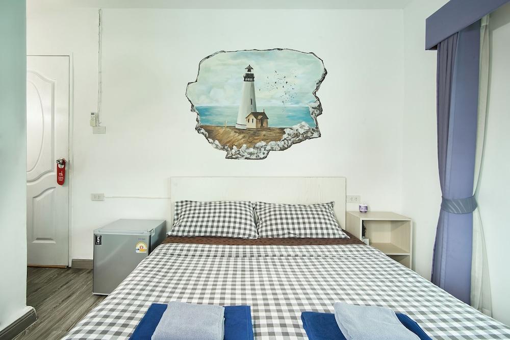 comfy crib hostel Room Type - Deluxe Suite
