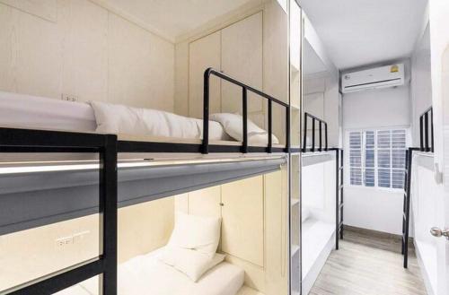 comfy crib hostel Room Type - Single Bed in 6-Bed Dormitory Room