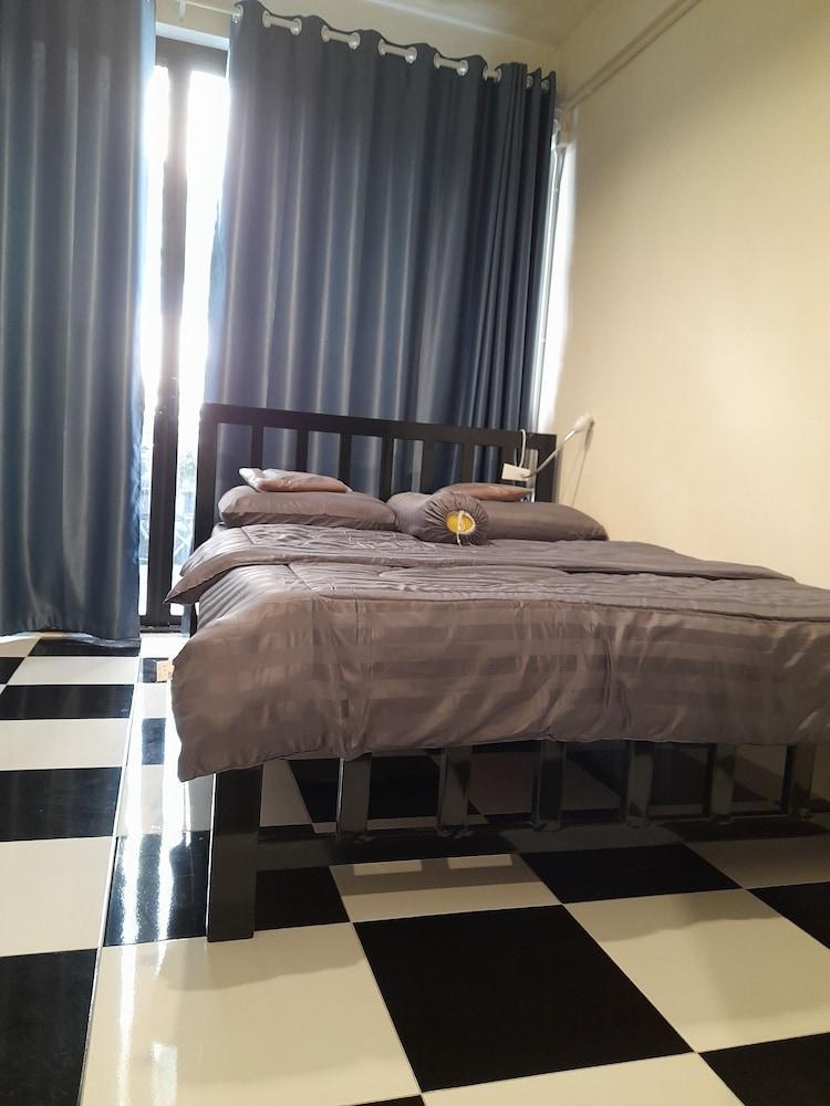Noir Cafe And Hostel Room Type - Comfort Townhome