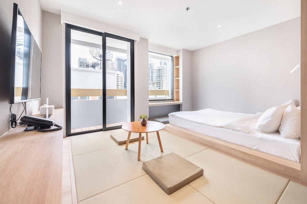 LiveZen Bangkok Room Type - Basic Studio