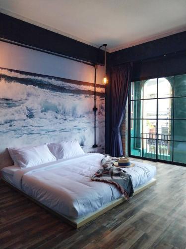 W168 Hostel Room Type - Deluxe Double Room with Balcony