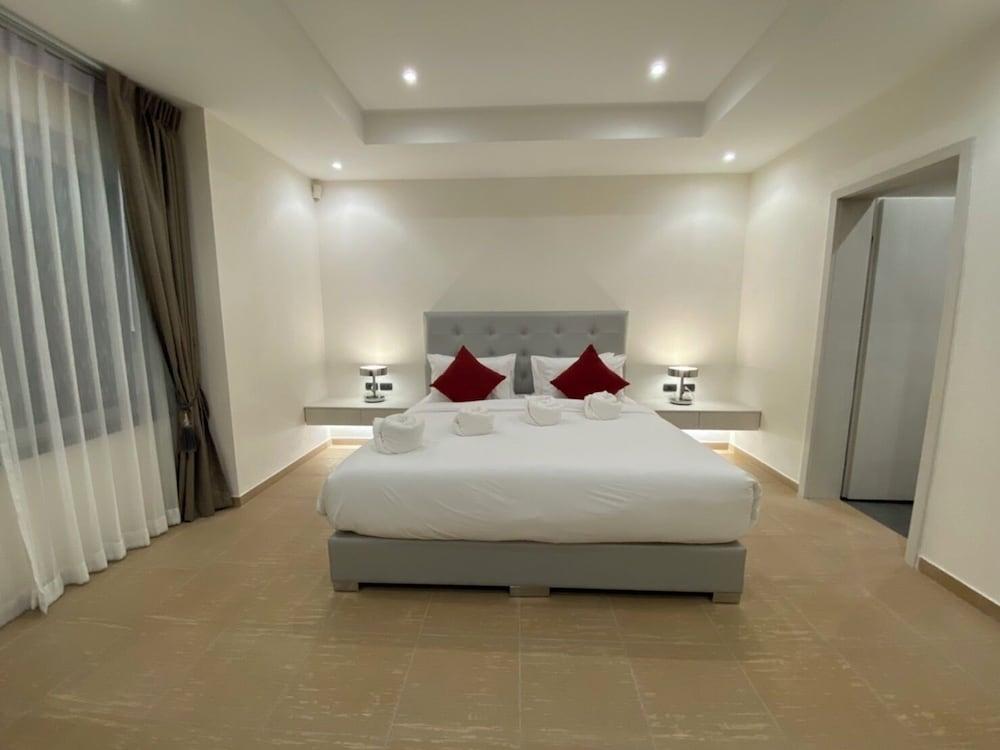 Luxury Pool Villa 510 4BR 8-10 Persons - Tap to explore photos