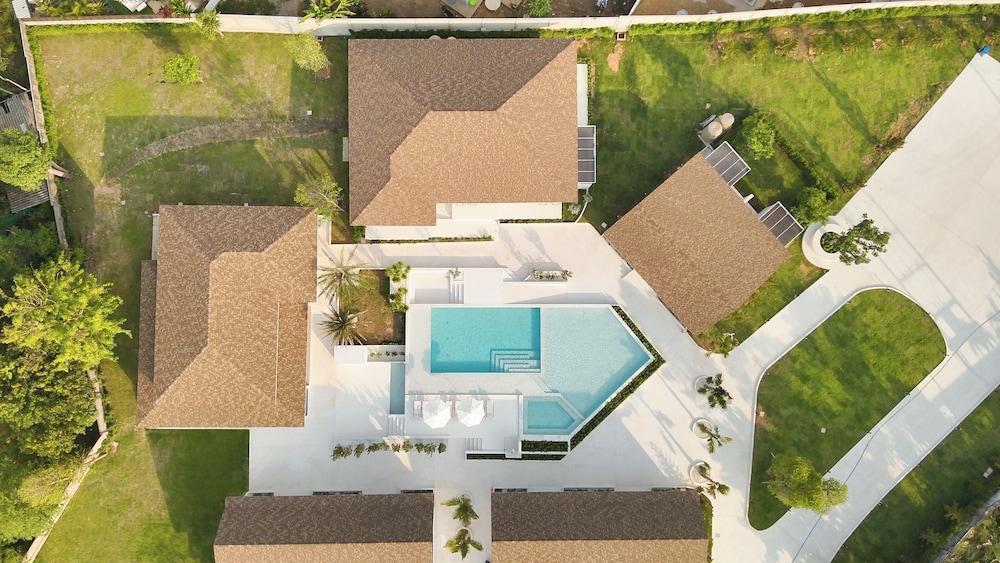 Emmarin Villa Pattaya - Tap to explore photos
