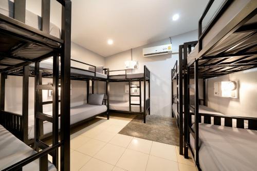 OH Hostels - Bangkok - Tap to explore photos