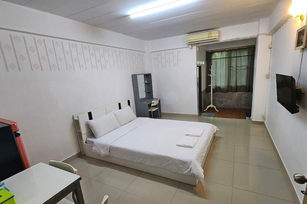 Green Apartment Kaset Room Type - Standard Room