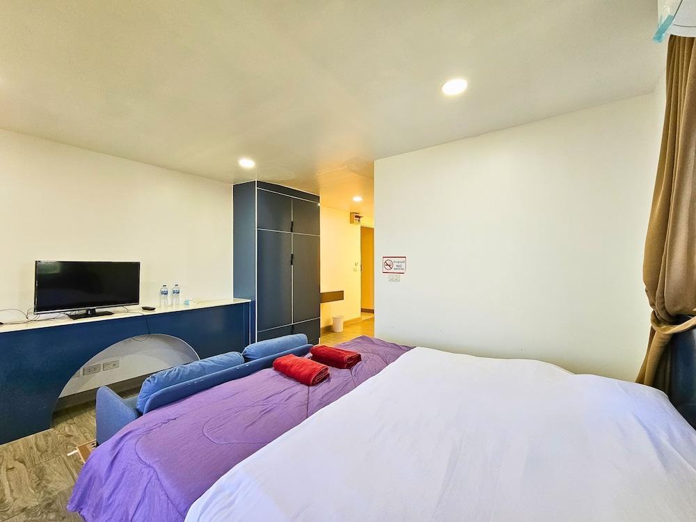 Goldsmith Bangkok Residence - Tap to explore photos
