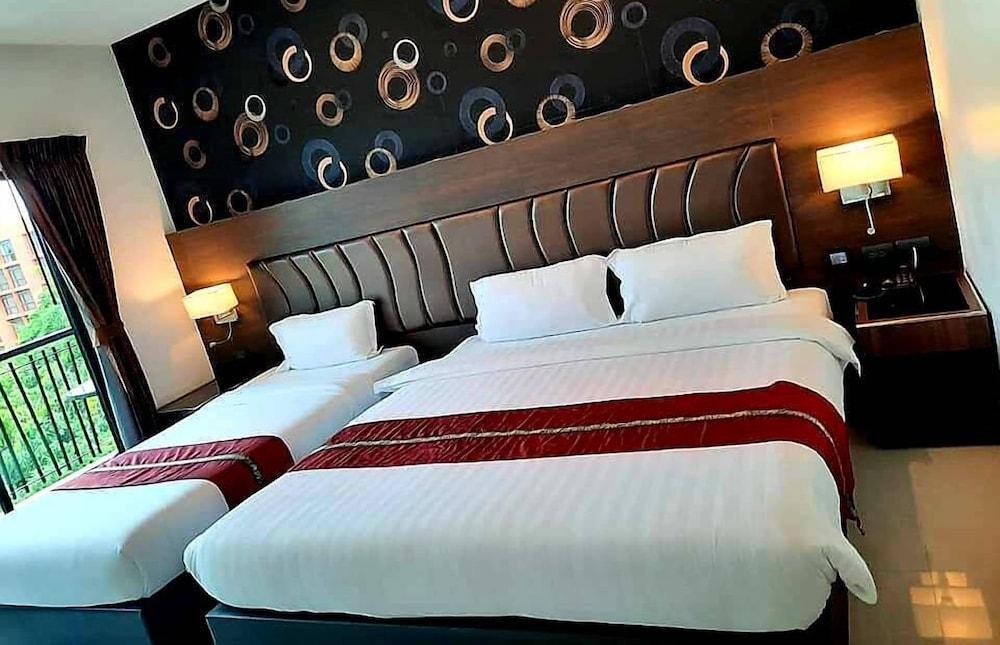 Constancy Jomtien Pattaya Hotel Room Type - Family Triple Room, City View