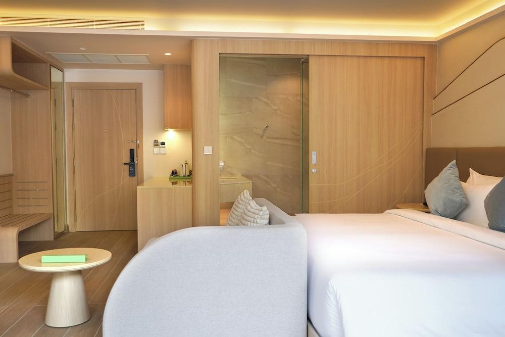 Wyndham Garden Naithon Phuket Room Type - Deluxe Room, Accessible (Plus)