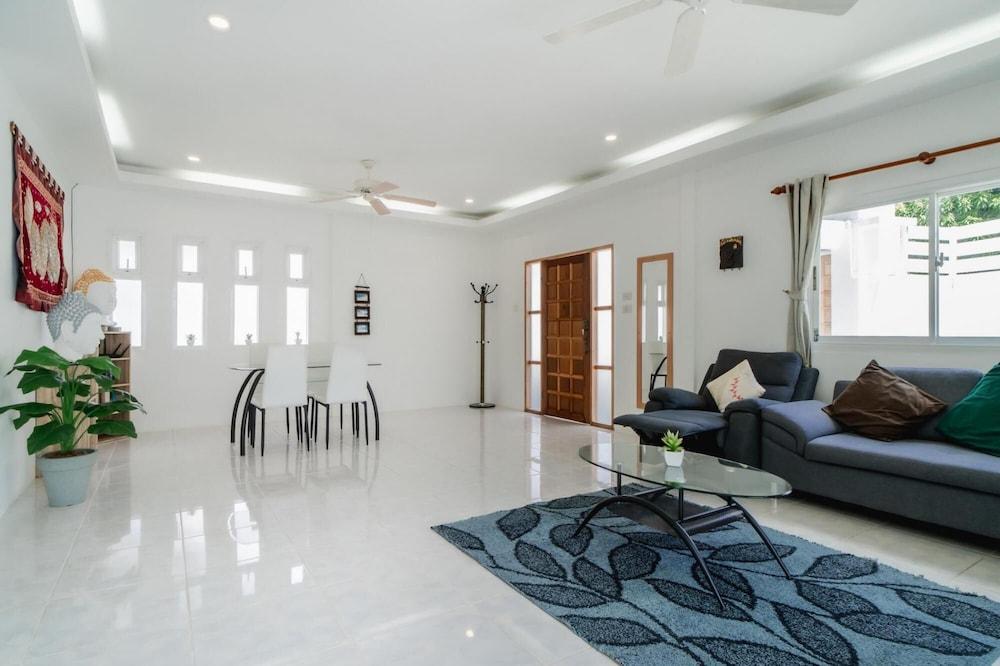 Jasmine Pool Villa in Nai Harn - Tap to explore photos