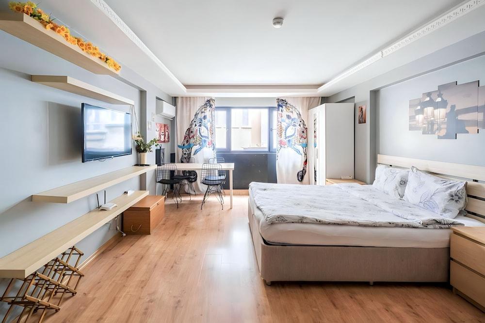 HANDMADE Room Type - City Apartment