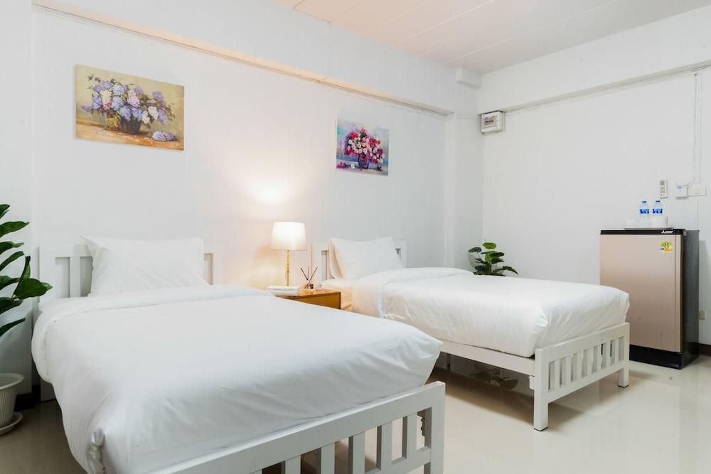 Nicha Residence Hotel Room Type - Superior Twin Room, Balcony