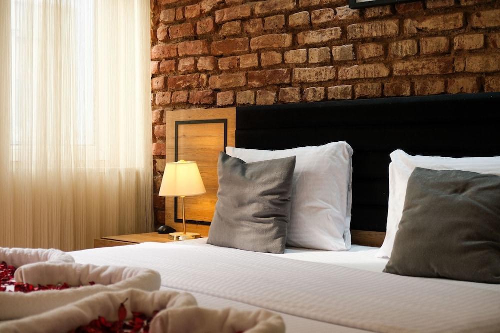 &nbsp;Taksim Nikea Suites 80 Room Type - Studio Suite