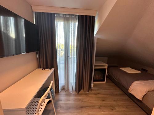ASLAN AİRPORT HOTEL - Tap to explore photos