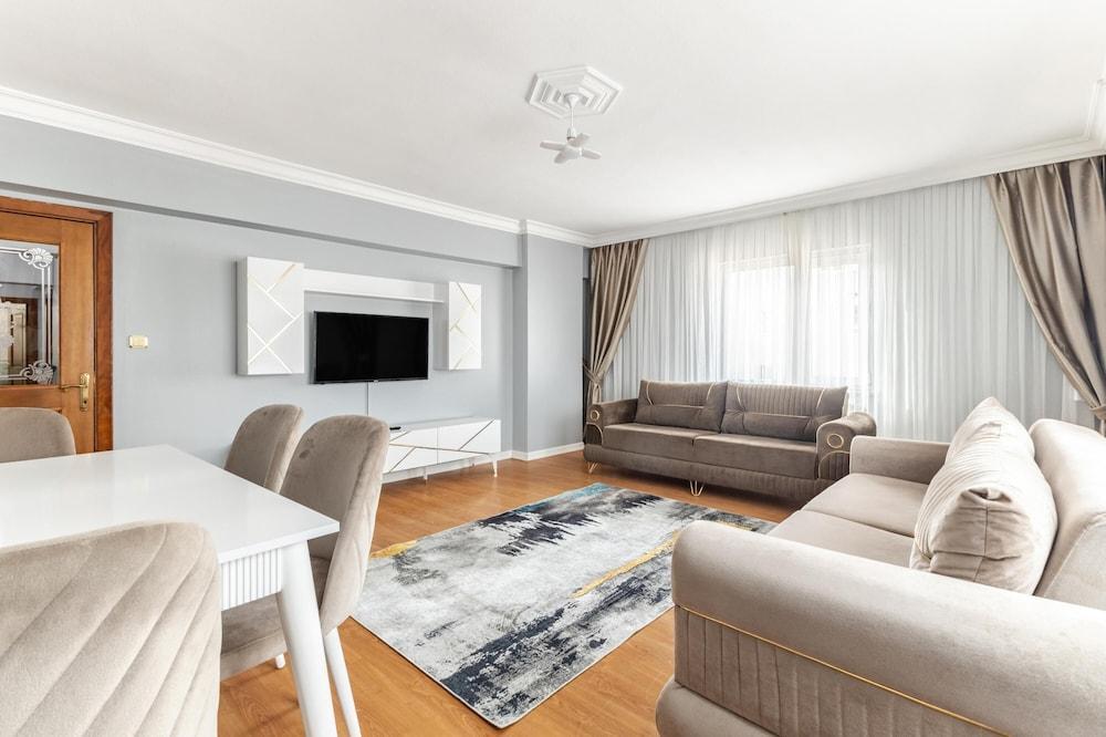 Charming Flat w Balcony 10 min to Cevahir Mall - Tap to explore photos