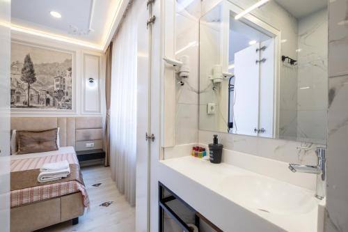 Megalos Galata Hotel Room Type - Double Room with Private Bathroom