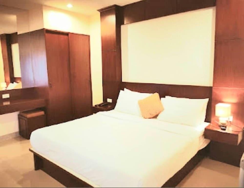 Lucky Inn Residency