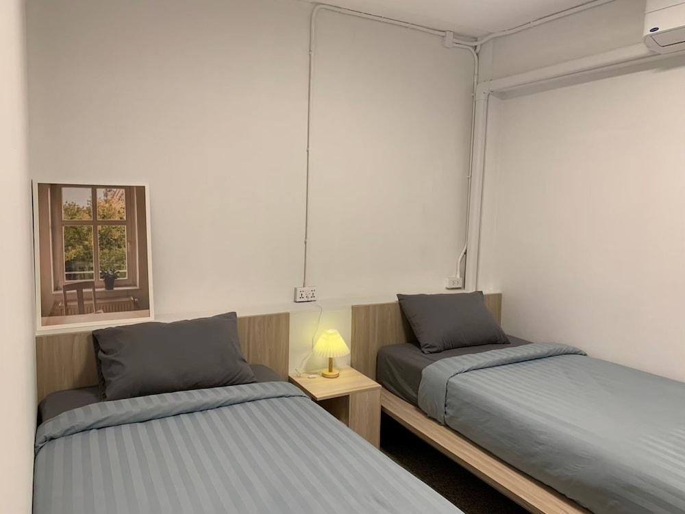 Marni BKK Hostel Room Type - Standard Twin Room (aged 18-65)