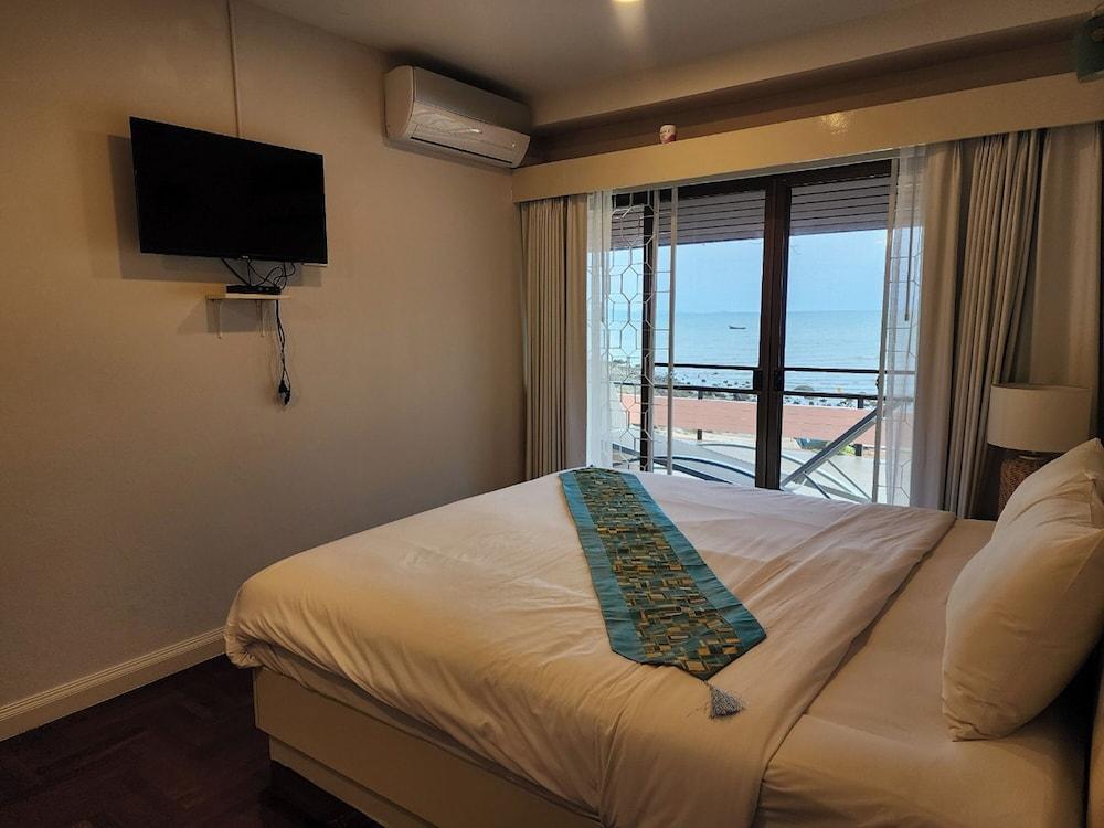 BW Private Villa Pattaya Beach - Tap to explore photos