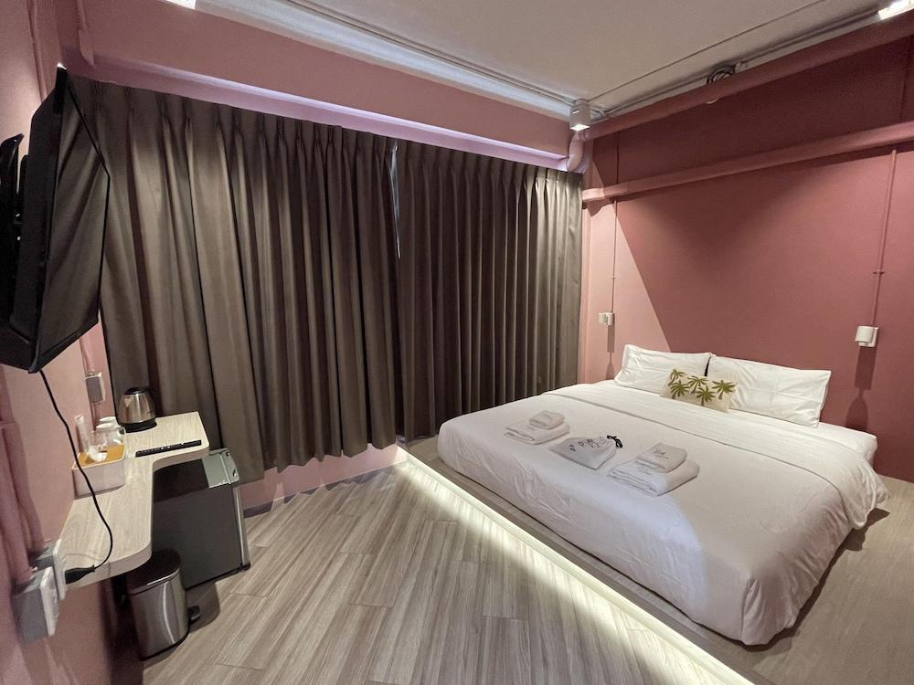 The Palette Bangkok Hotel - Self check-in after 10 pm - Tap to explore photos