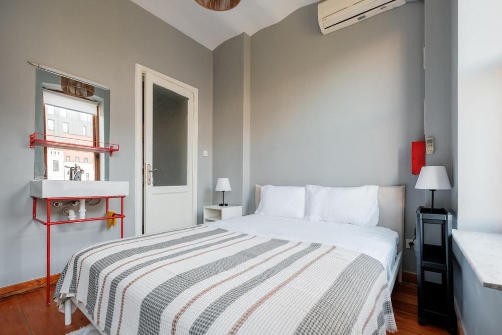 Chic Flat With Balcony 5 min to Taksim Sq