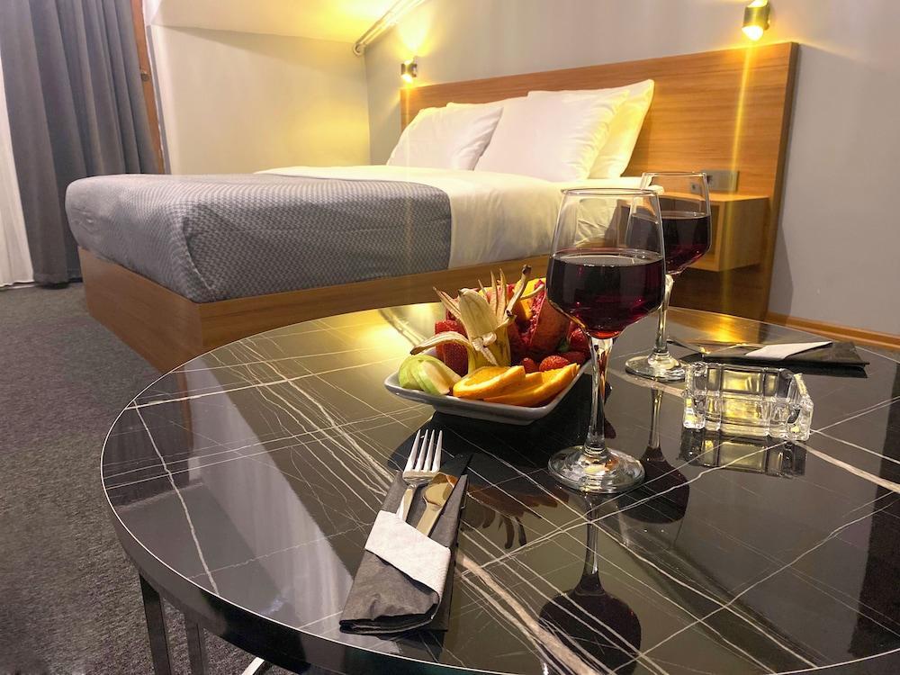 Rosse Hotel Room Type - Luxury Room