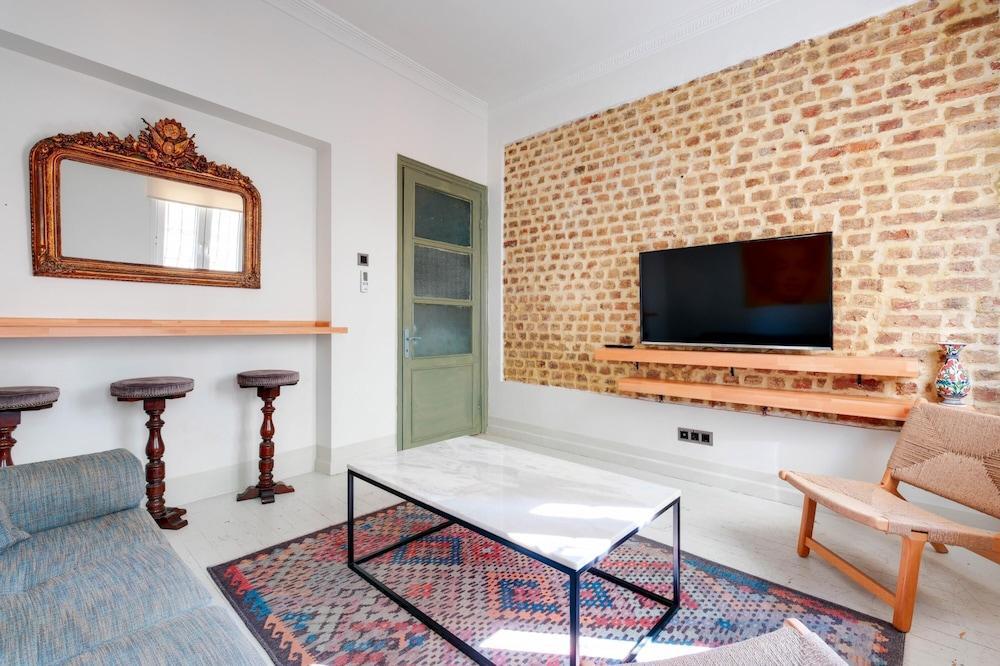 Cozy Flat With Balcony 5 min to Galata Tower - Tap to explore photos