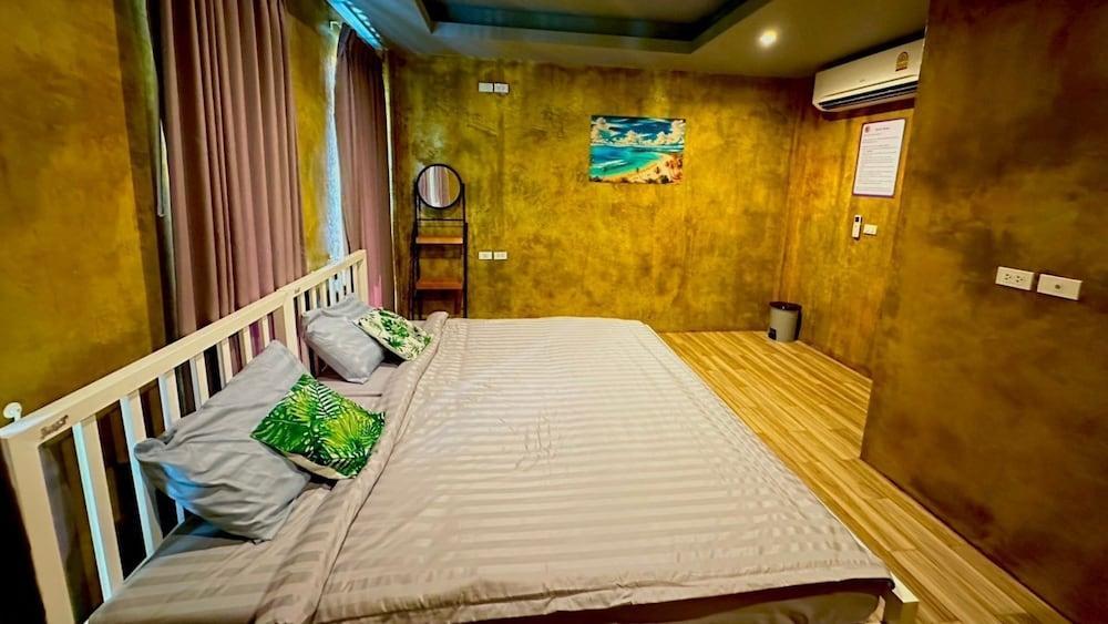 Hi Samui Hostel Room Type - Double or Twin Room, Mixed Dorm, Non Smoking, Courtyard View Hi Samui Hostel Room Type - Double or Twin Room, Mixed Dorm, Non Smoking, Courtyard View