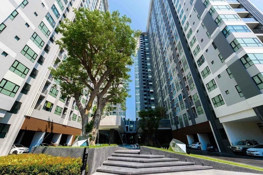 A Luxury 2 Bedrooms The Base Downtown