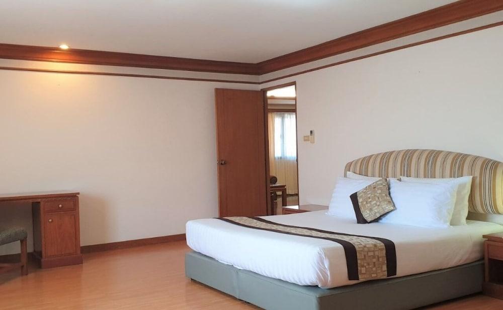United Tower Thonglor by Aspira Room Type - Apartment, 2 Bedrooms, Balcony