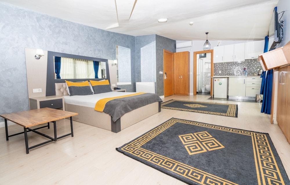 COMFORT INN SUITE Room Type - Standard Studio, 1 Double Bed, City View