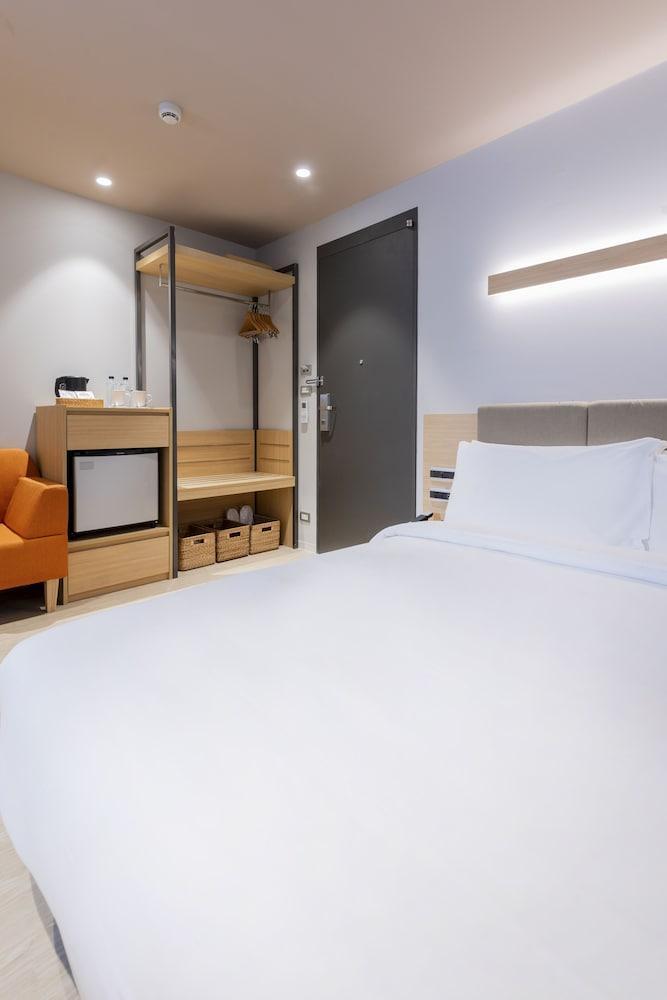 Nishitetsu Hotel Croom Bangkok Silom - Tap to explore photos